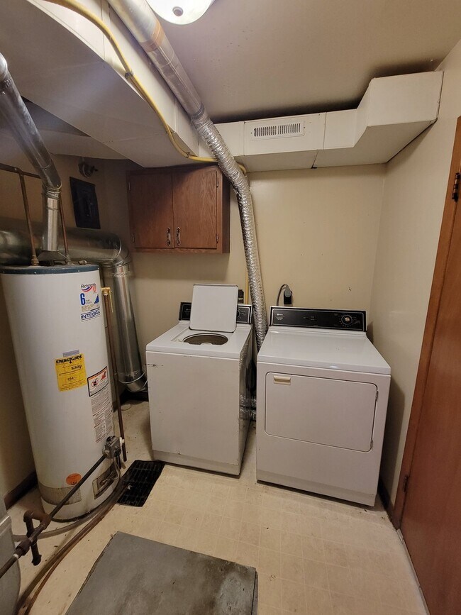 Building Photo - 2 Bedroom | 1 Bathroom Unit in Marion Avai...