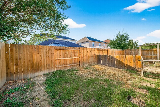 Building Photo - 3343 Apple Dale Dr