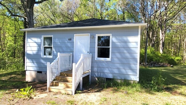 Primary Photo - Remodeled Two Bedroom House for Rent in La...