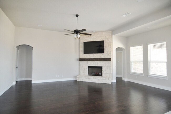 Building Photo - Fantastic 4-3-3 in Weatherford, Azle ISD!