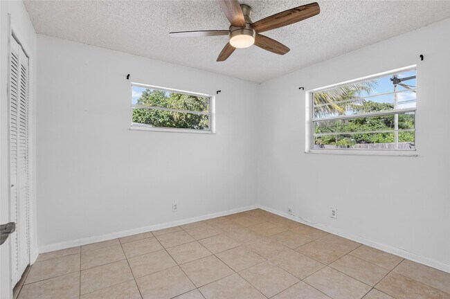 Building Photo - 111 SE 14th Pl