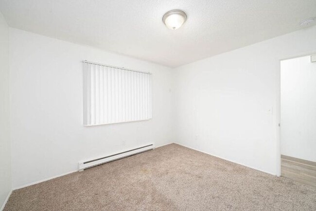 Building Photo - 2 bedroom unit close to downtown Gresham!!