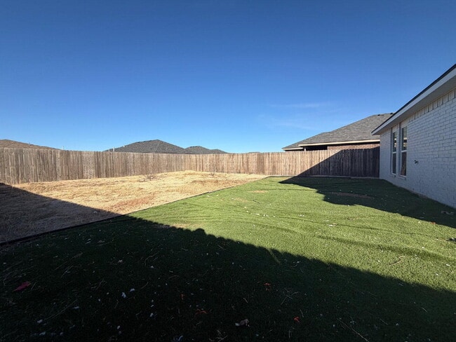 Building Photo - 2911 Bryan Ave