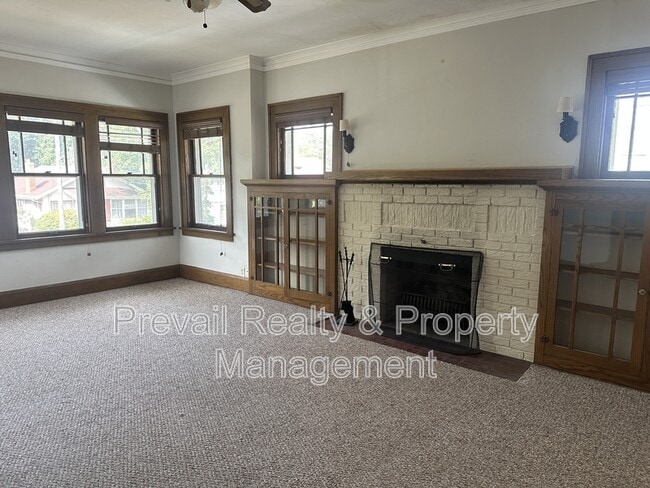 Building Photo - 127 Regan St