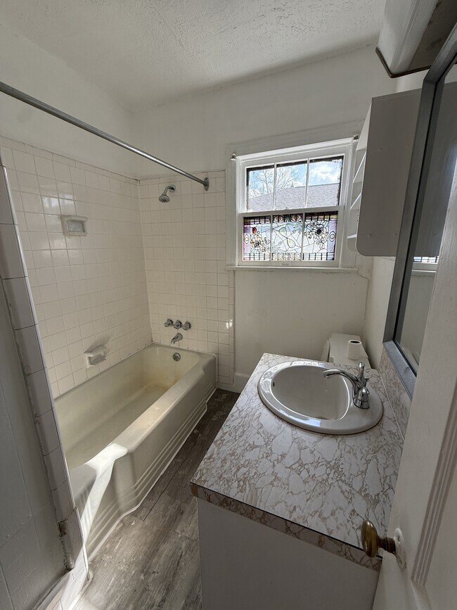 Building Photo - 565 24th St