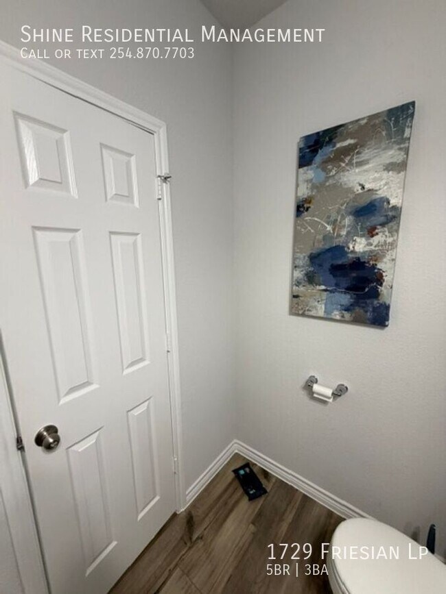 Building Photo - 1729 Friesian Lp