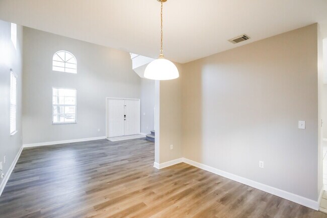 Building Photo - 1260 NE 42nd Ave