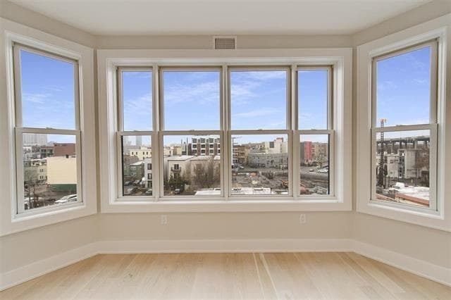 Building Photo - 366 6th St