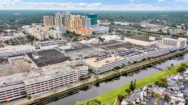 Building Photo - 8390 SW 72nd Ave