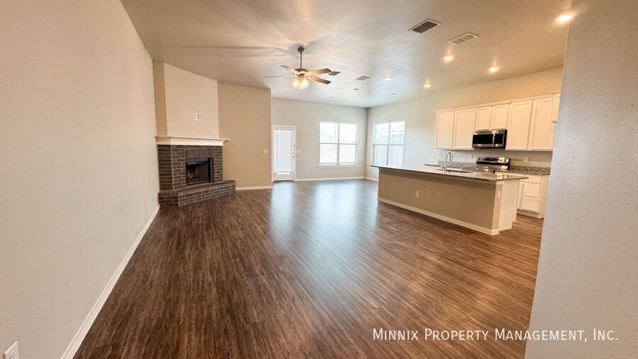 Building Photo - 2010 Kenwood Ave