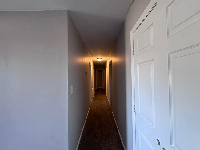 Building Photo - 224 Pond Ave