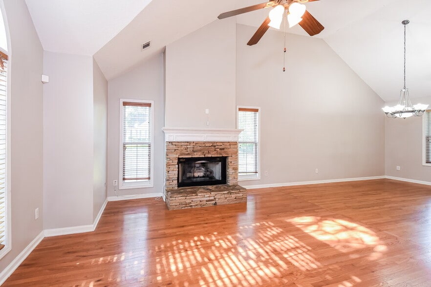 Building Photo - 301 Saddlewood Dr
