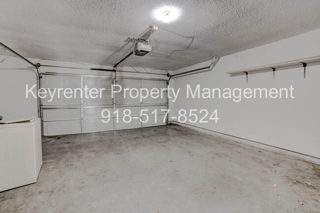 Building Photo - Beautiful 3 Bedroom, 2.5 Bath Condo in Canterbury!