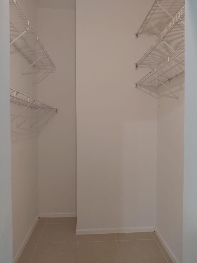 Building Photo - 4524 Oak Terrace Dr