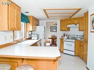 Building Photo - Terrific SE Hillsboro Home