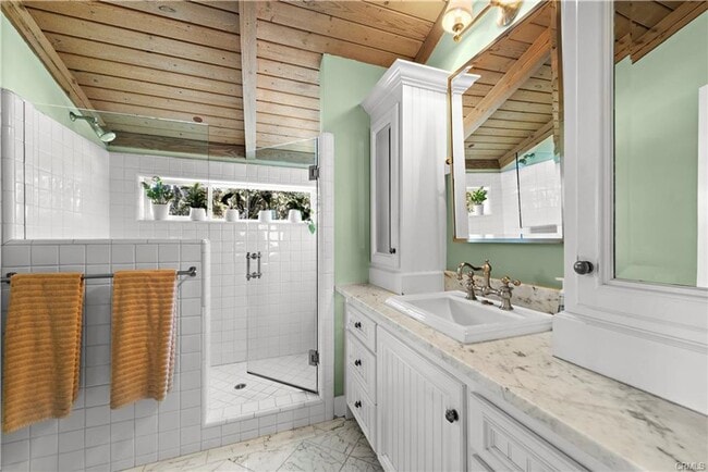 Building Photo - Woods Cove Beach House