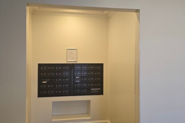 Building Photo - 635 Perrie Dr