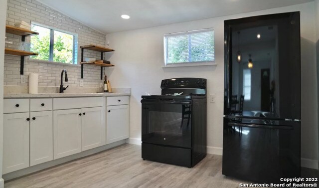 Building Photo - 1511 San Casimiro St