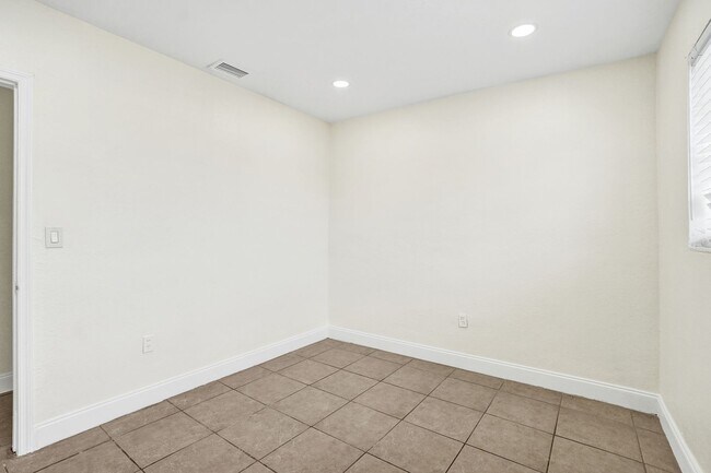 Building Photo - 4BR Corner Home (4th from FL Room) | No HOA | Large Fenced Yard | Move-In Ready