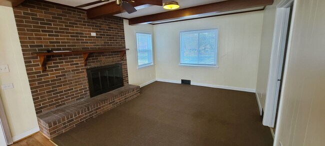 Building Photo - Lewisville Gem!