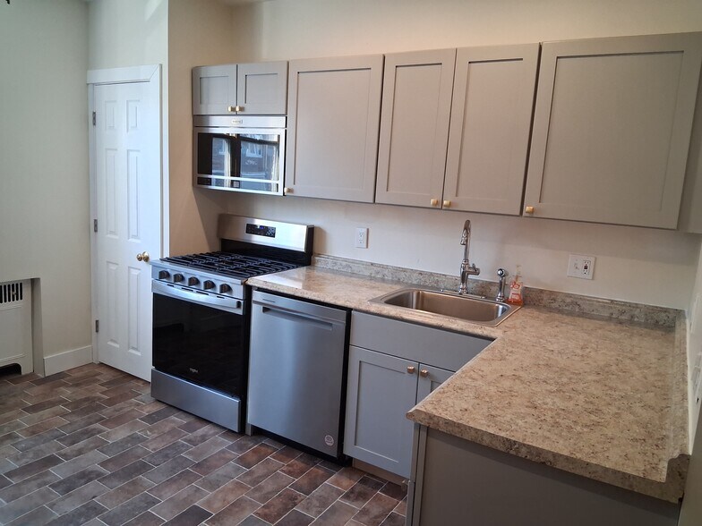 Building Photo - 6643 Sprague St