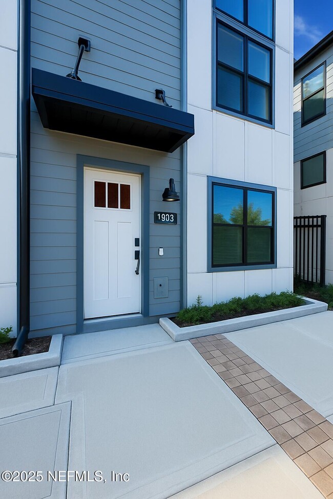 Building Photo - 1063 Farwell St