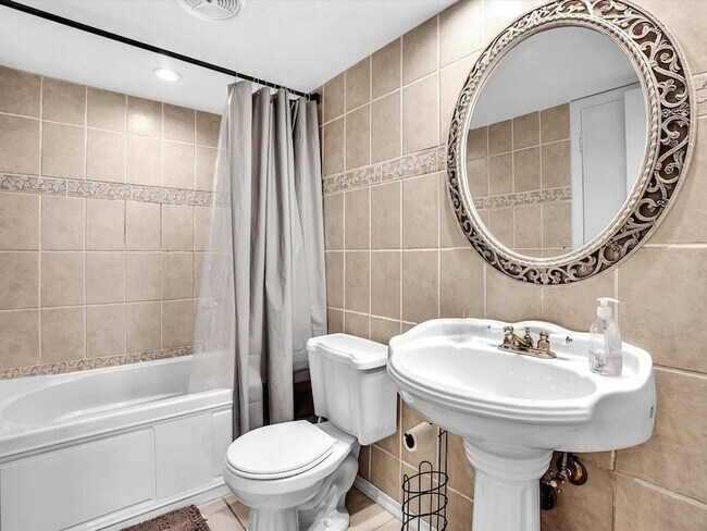 Building Photo - 401 Golden Isles Dr