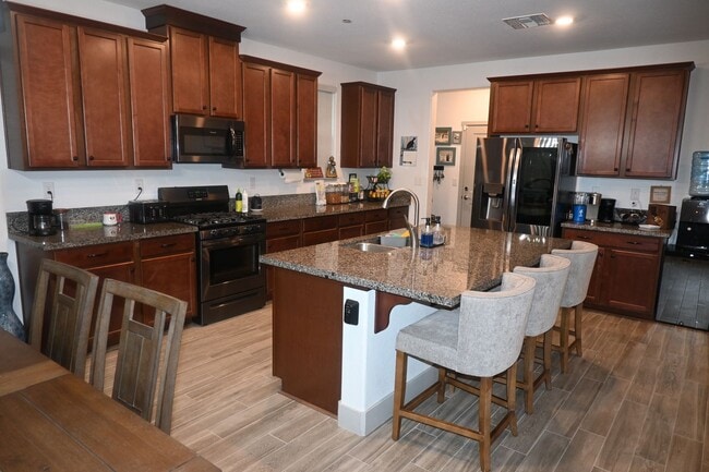 Building Photo - 10060 Carinata Dr