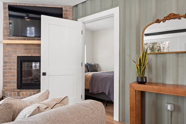 Building Photo - 220 Circle Dr