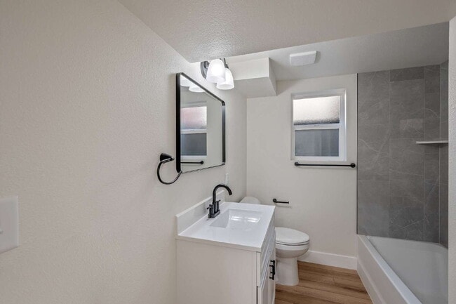 Building Photo - Completely Renovated Two Bedroom-One Bathroom Ready Now!