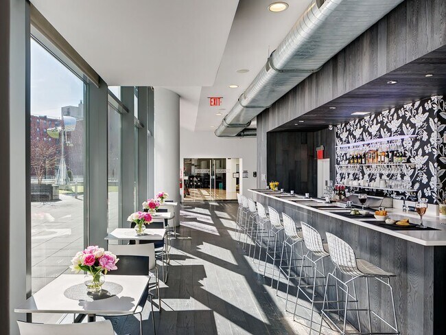 Building Photo - 550 W 54th St