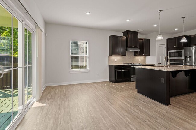 Building Photo - 4BR House