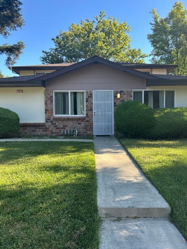 Building Photo - Lovely 2 bedroom in Davis