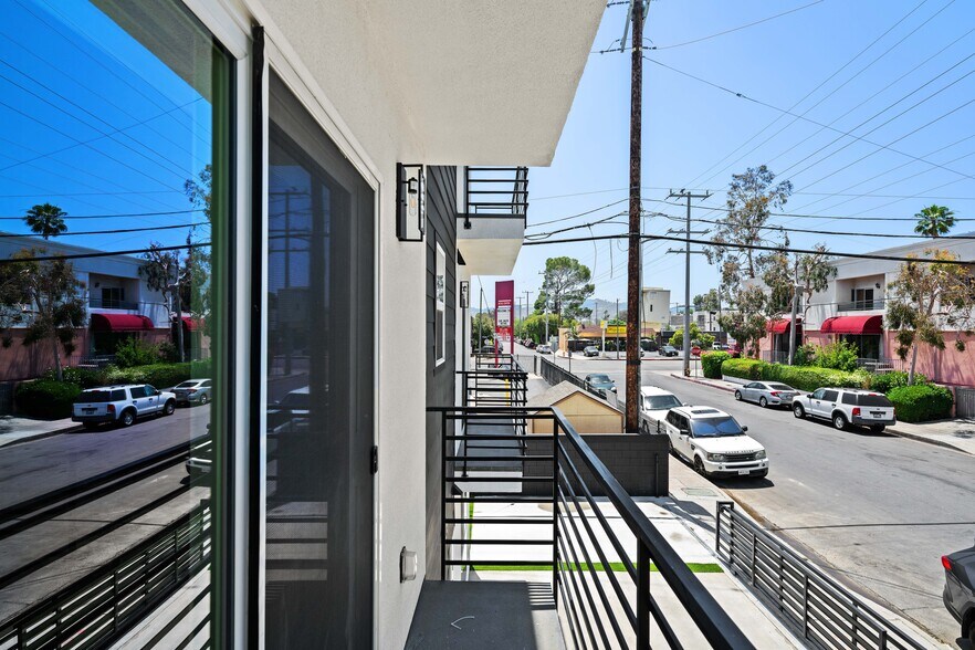 Building Photo - 5216 Auckland Ave