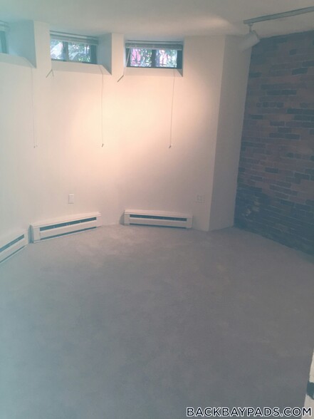 Building Photo - 63 St Germain St