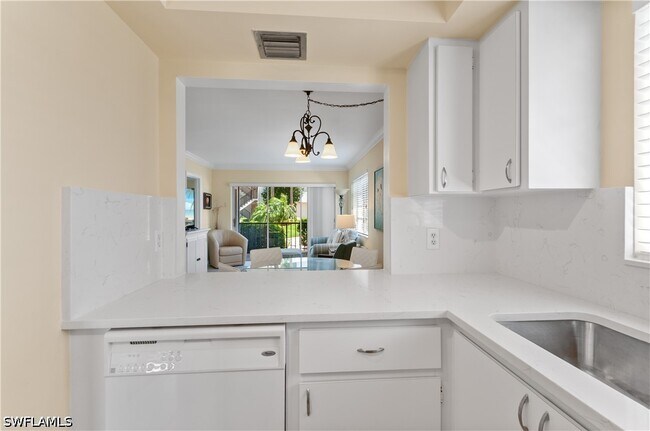 Building Photo - 5 High Point Cir W