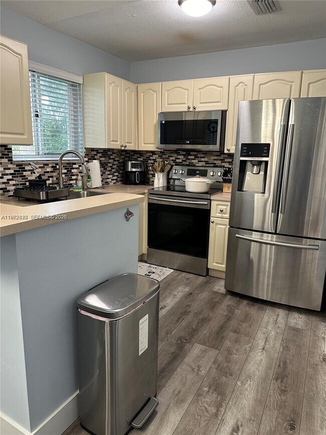 Building Photo - 2298 NW 78th Ave