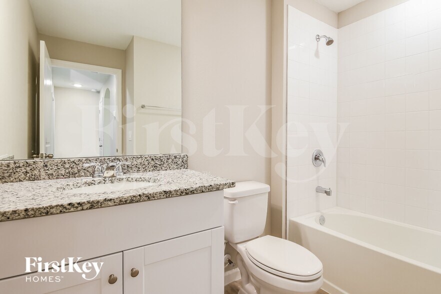 Building Photo - 618 Lindbergh Wy