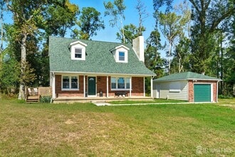 Building Photo - 2092 Main Rd