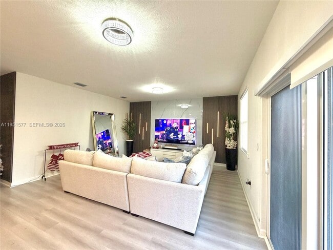 Building Photo - 2661 SE 24th Ct