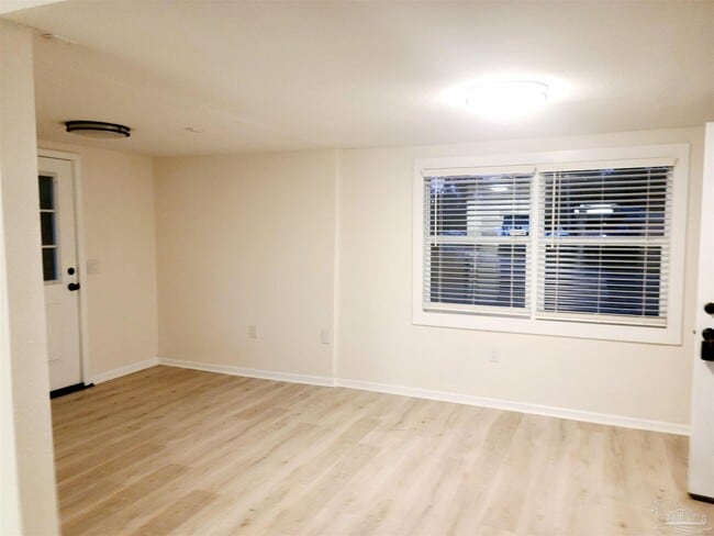 Building Photo - 207 Hart Dr