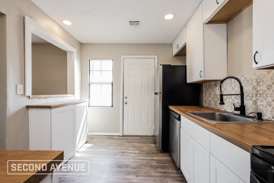 Building Photo - 1400 Marydale Ave