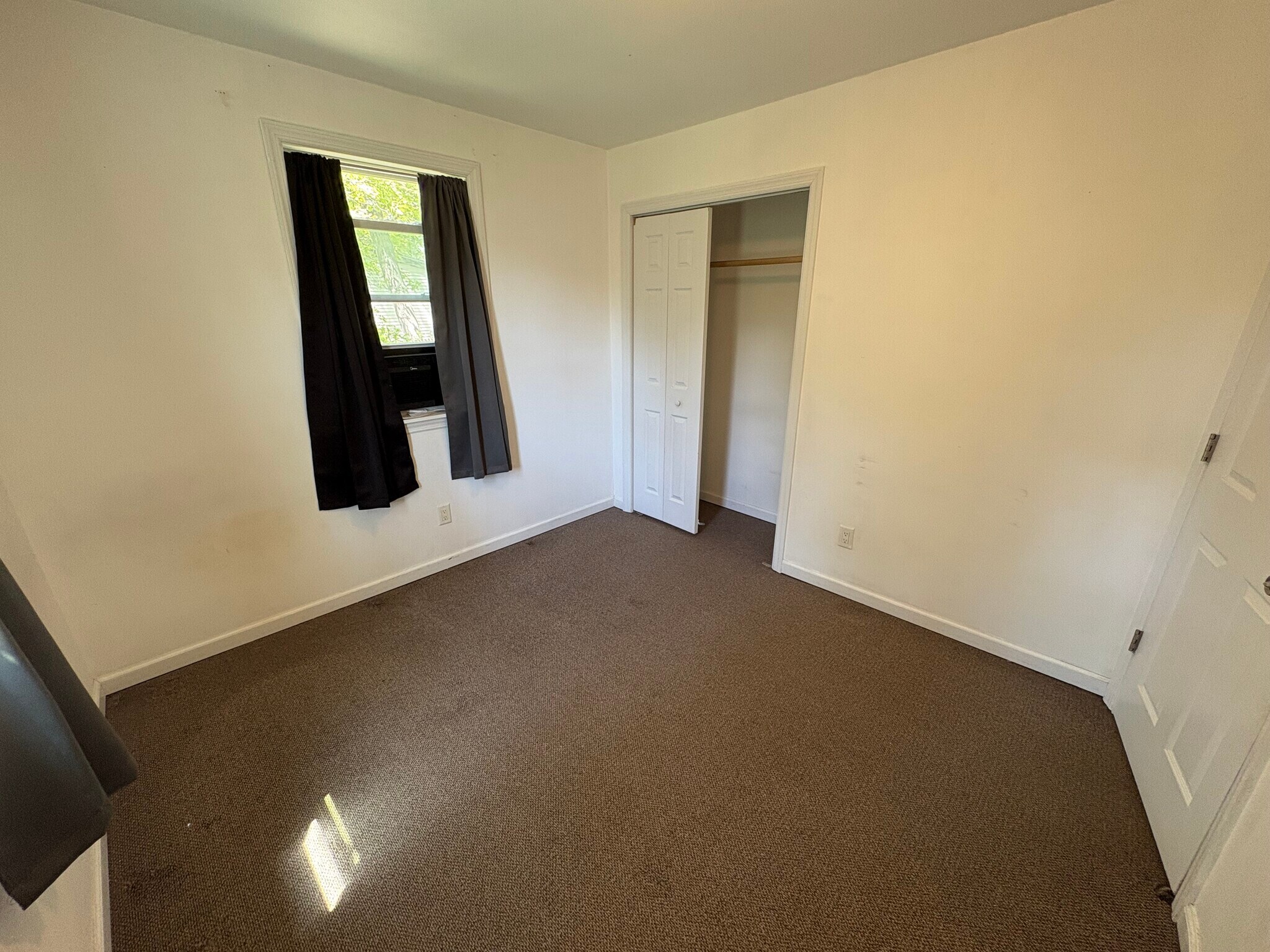 Building Photo - 4 Seawanhaka Ave