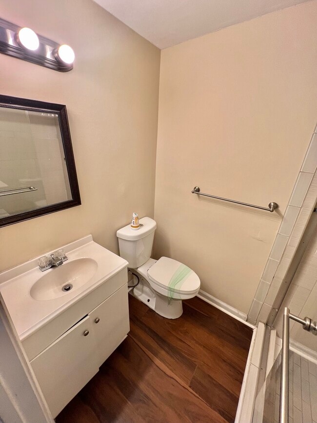 Building Photo - 1528 Pineview Terrace SW