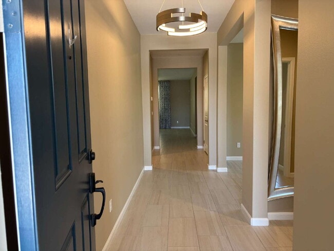 Building Photo - Stylish 2-Bedroom Oasis Domani, Residents ...