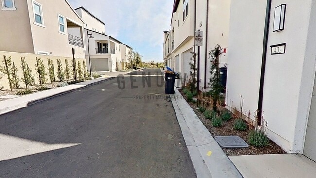 Building Photo - Spacious 4Bd 4Ba Tri-Level Home in Luna Park Community in Irvine