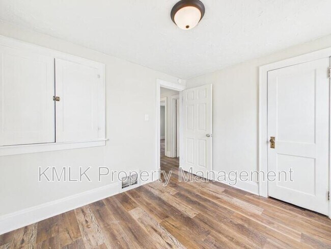 Building Photo - 575 Fernwood Dr