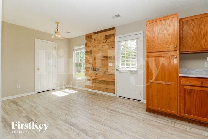 Building Photo - 110 Larkspur Dr