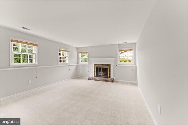 Building Photo - 2660 Oakton Glen Dr