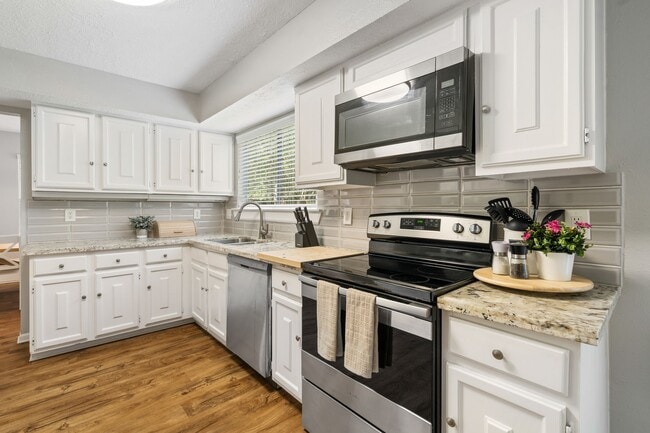 Building Photo - 4 Basal Briar Ct